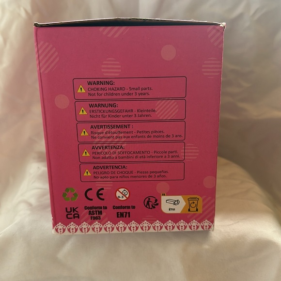 Makeup Toy Kit for 3+ with lots of accessories - Picture 7 of 8